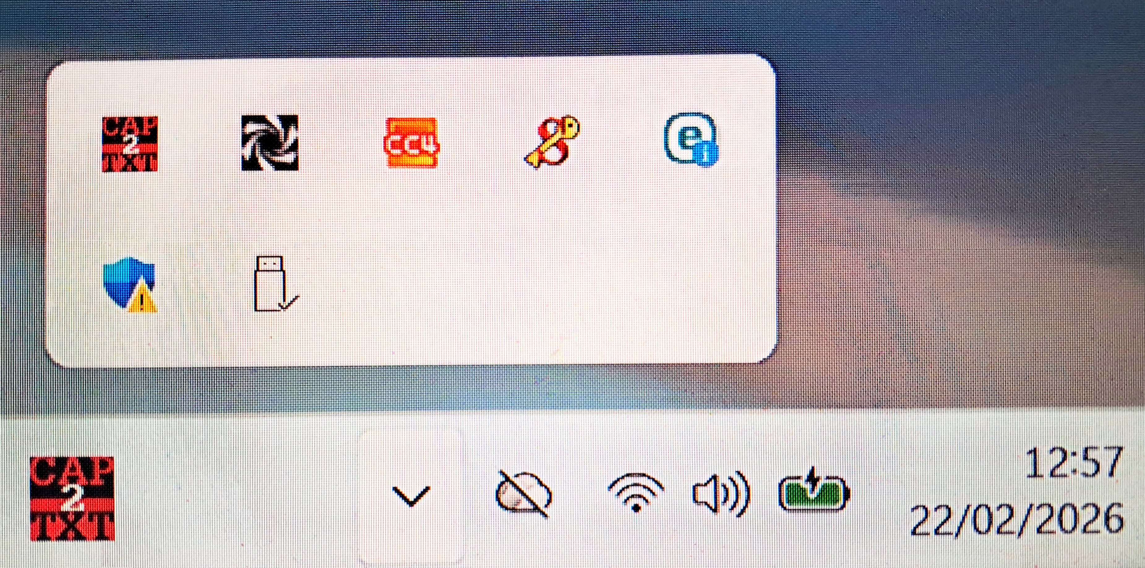 ((image hh9bs-win11-hidden-icons.jpg should appear here))